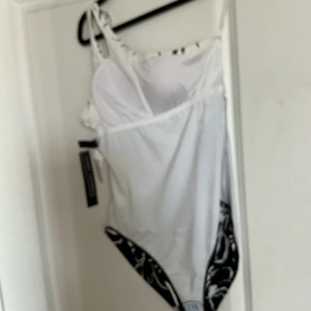 La Blanca Black and White One Piece Swimsuit - Picture 8 of 11
